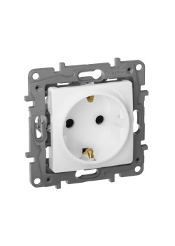 ETIKA Розетка 1-местная с заземлением с защитными шторками 16А белый