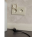 BRITE Розетка 1-местная с заземлением с защитными шторками и крышкой 16А IP20 РСбш10-3-БрКр бежевый IEK