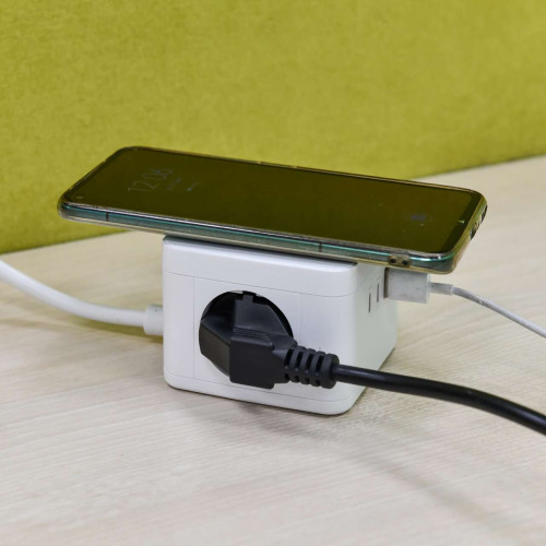 DOMINIC Удлинитель с беспроводной зарядкой 10Вт У02К 2 места 2P+PE 1,3м 3х1,0мм2 16А/250В USB A+C белый IEK DOMINIC Удлинитель с беспроводной зарядкой 10Вт У02К 2 места 2P+PE 1,3м 3х1,0мм2 16А/250В USB A+C белый IEK