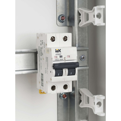 ARMAT Автоматический выключатель M06N 2P B 8А IEK