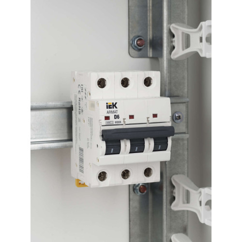 ARMAT Автоматический выключатель M06N 3P D 6А IEK