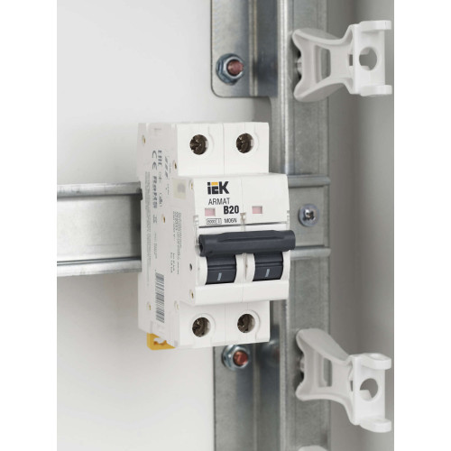 ARMAT Автоматический выключатель M06N 2P B 20А IEK
