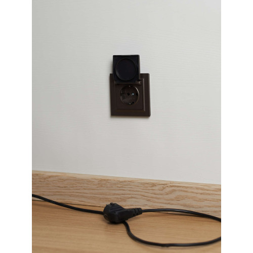 BRITE Розетка 1-местная с заземлением с защитными шторками и крышкой 16А IP44 РСбш10-3-44-БрТБ темная бронза IEK