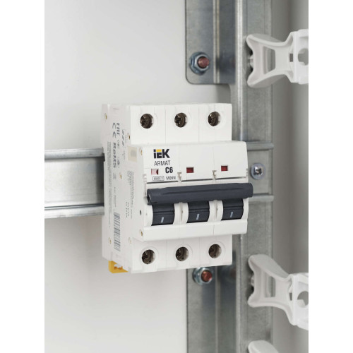 ARMAT Автоматический выключатель M06N 3P C 6А IEK