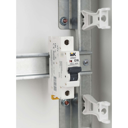 ARMAT Автоматический выключатель M06N 1P C 16А IEK