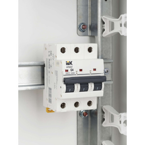 ARMAT Автоматический выключатель M06N 3P C 4А IEK