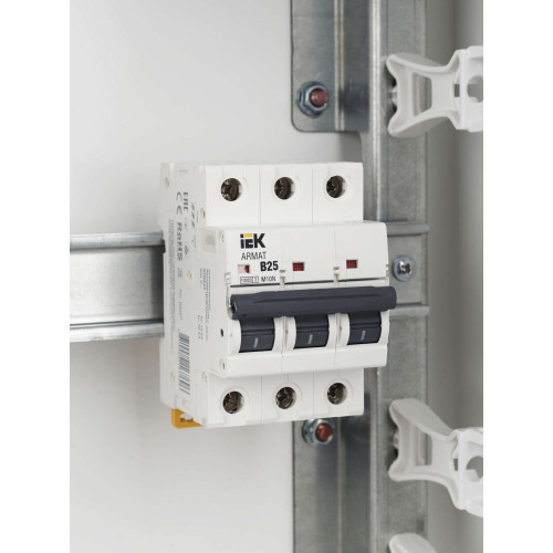 ARMAT Автоматический выключатель M10N 3P B 25А IEK