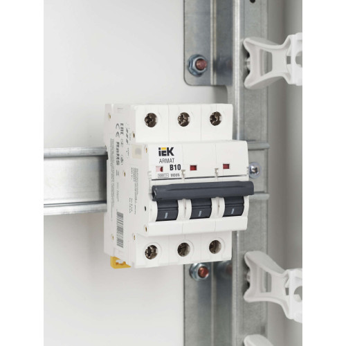 ARMAT Автоматический выключатель M06N 3P B 10А IEK