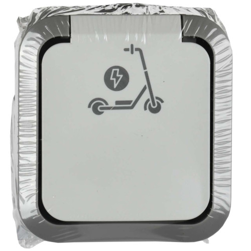 TORS Розетка 1-местная с заземлением защитными шторками и крышкой с иконкой самокат 16А IP55 TS321 серо-белый IEK