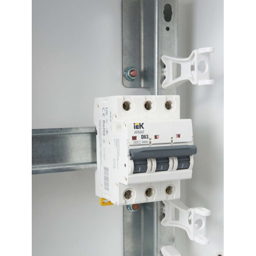 ARMAT Автоматический выключатель M06N 3P D 63А IEK