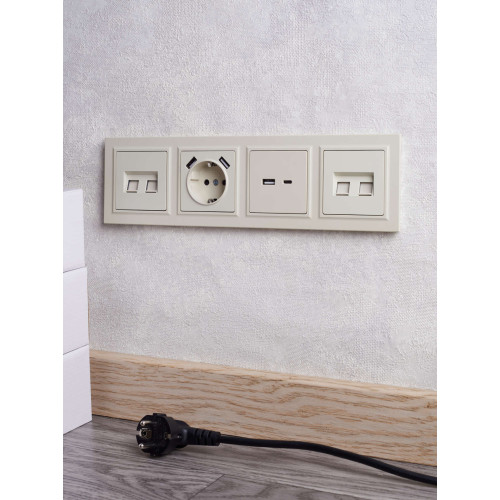 BRITE Розетка 1-местная с заземлением с защитными шторками 16А с USB A+A 5В 2,1А РЮш10-1-БрКр бежевый IEK