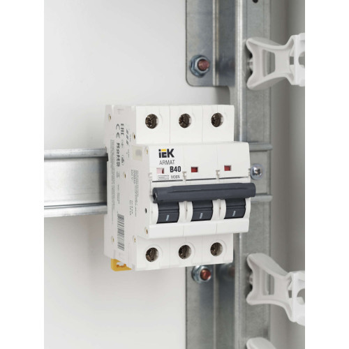 ARMAT Автоматический выключатель M06N 3P B 40А IEK