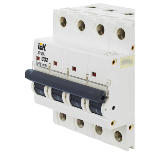 ARMAT Автоматический выключатель M06N 4P C 32А IEK