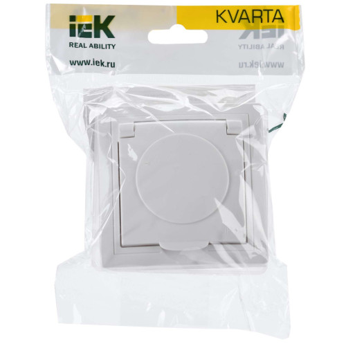KVARTA Розетка с заземлением с защитными шторками с крышкой 16А IP44 РСбш10-3-КБ-44 белый IEK