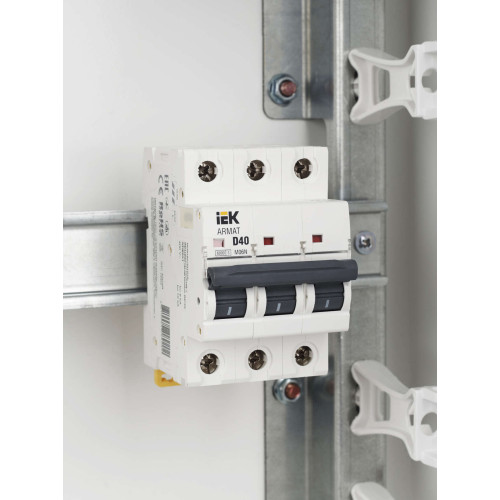 ARMAT Автоматический выключатель M06N 3P D 40А IEK