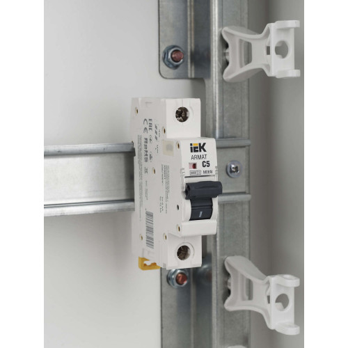 ARMAT Автоматический выключатель M06N 1P C 5А IEK