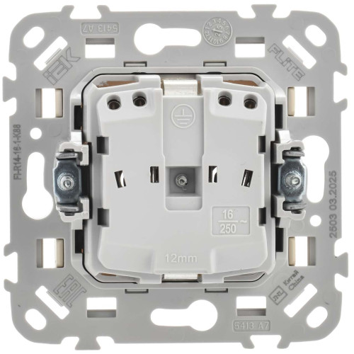 FLITE Розетка с заземлением с защитными шторками безвинтовое крепление 16А РСш11-1-ФлЛ льняной IEK FLITE Розетка с заземлением с защитными шторками безвинтовое крепление 16А РСш11-1-ФлЛ льняной IEK