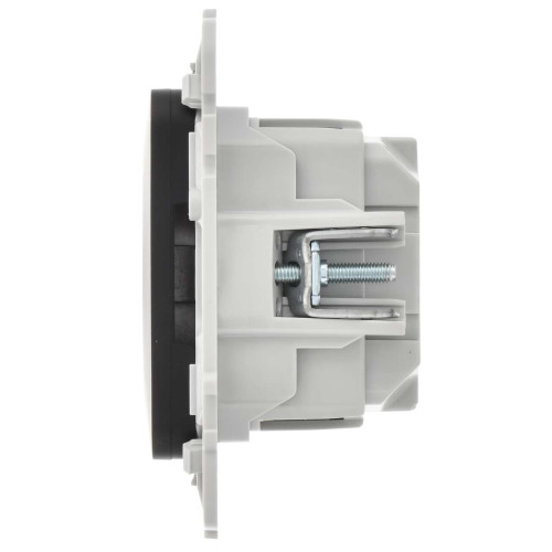 FLITE Розетка с заземлением без защитных шторок безвинтовое крепление 16А РС11-1-ФлЧ черный IEK