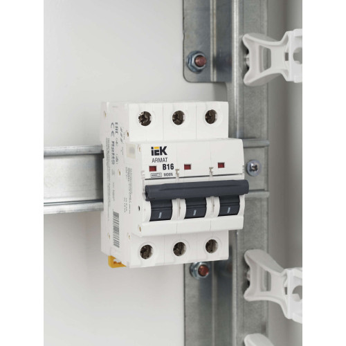 ARMAT Автоматический выключатель M06N 3P B 16А IEK