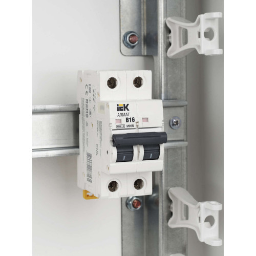 ARMAT Автоматический выключатель M06N 2P B 16А IEK
