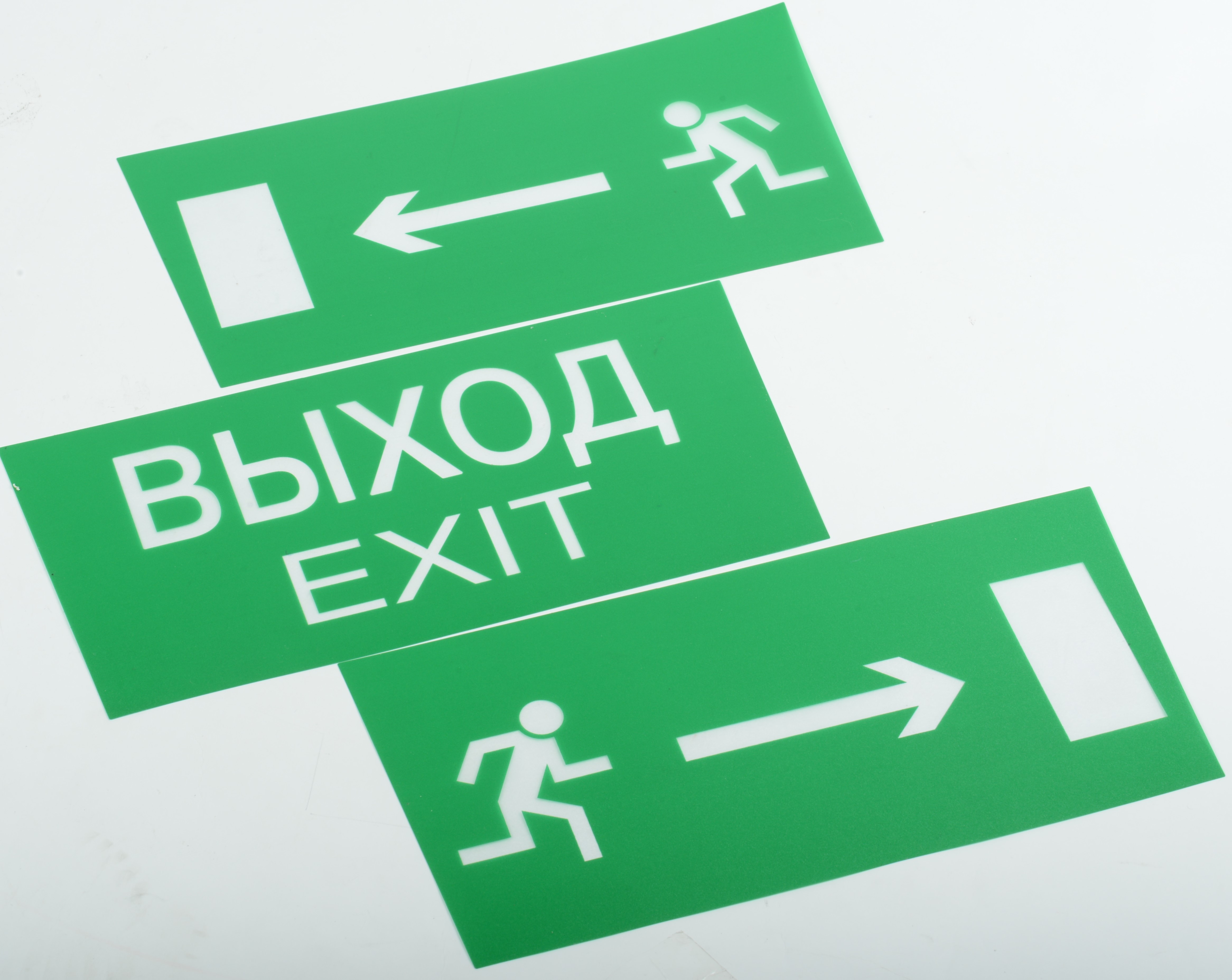 Сменные пиктограммы из светопрозрачного пластика в комплекте.