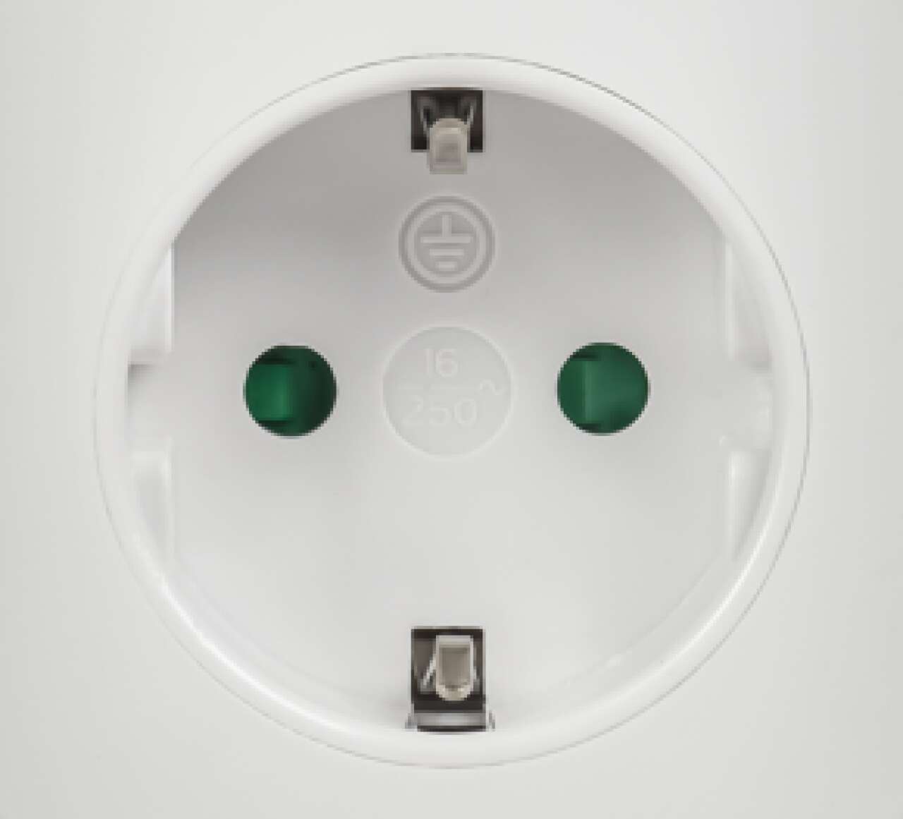 Никелированный заземляющий контакт для надежной защиты на долгие годы